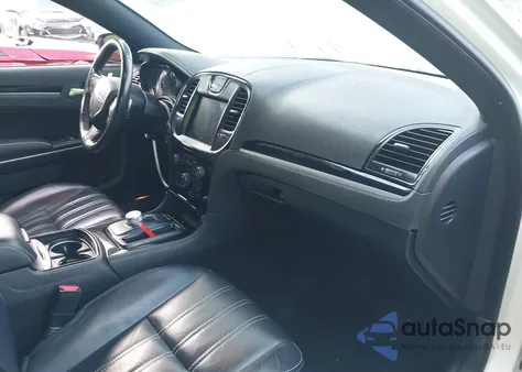 2019 Chrysler 300 S z USA, uszkodzony, nr VIN 2C3CCAGG6KH610811